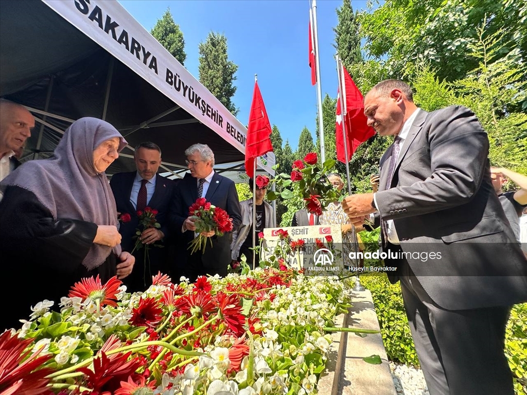 15 Temmuz şehidi polis memuru Serdar Gökbayrak, Sakarya'daki kabri başında anıldı