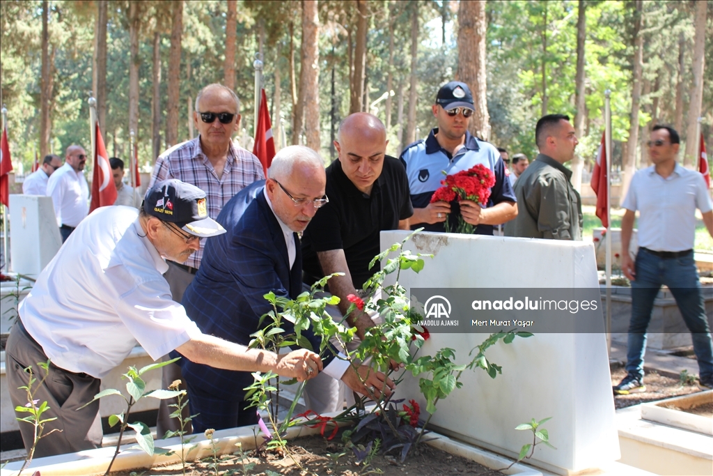 Hatay'da 15 Temmuz'da şehitlikler ziyaret edildi