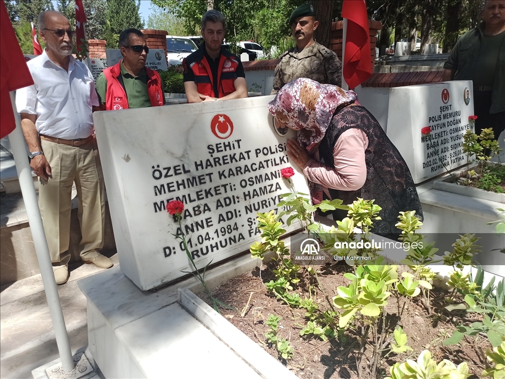 Osmaniye'de, 15 Temmuz'da şehitlikler ziyaret edildi