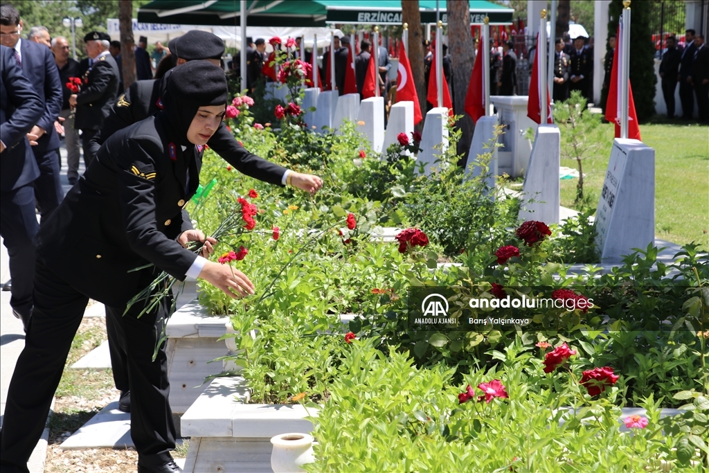 Doğu Anadolu'da 15 Temmuz şehitleri mezarları başında anıldı