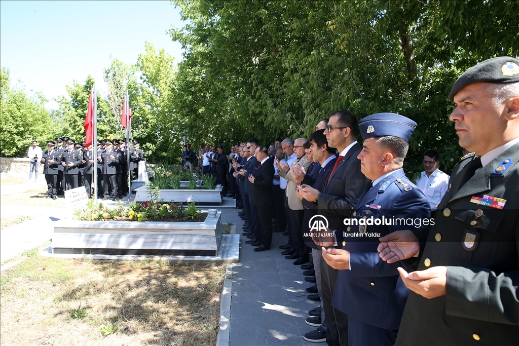 Muş'ta 15 Temmuz dolayısıyla şehitliklerde tören düzenlendi