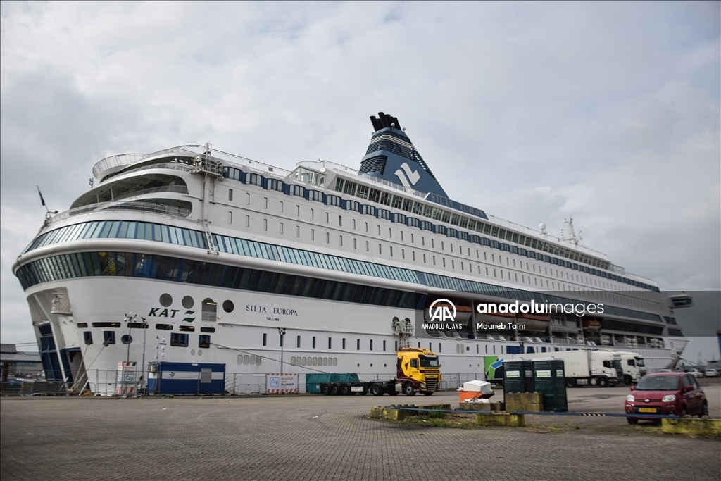 Rotterdam'da bir turist feribotu mülteciler için geçici konaklama alanına dönüştürüldü
