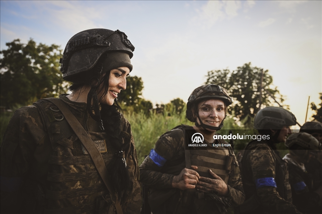 Ukraynalı kadınlar cephede görev almak için hazırlık yapıyor