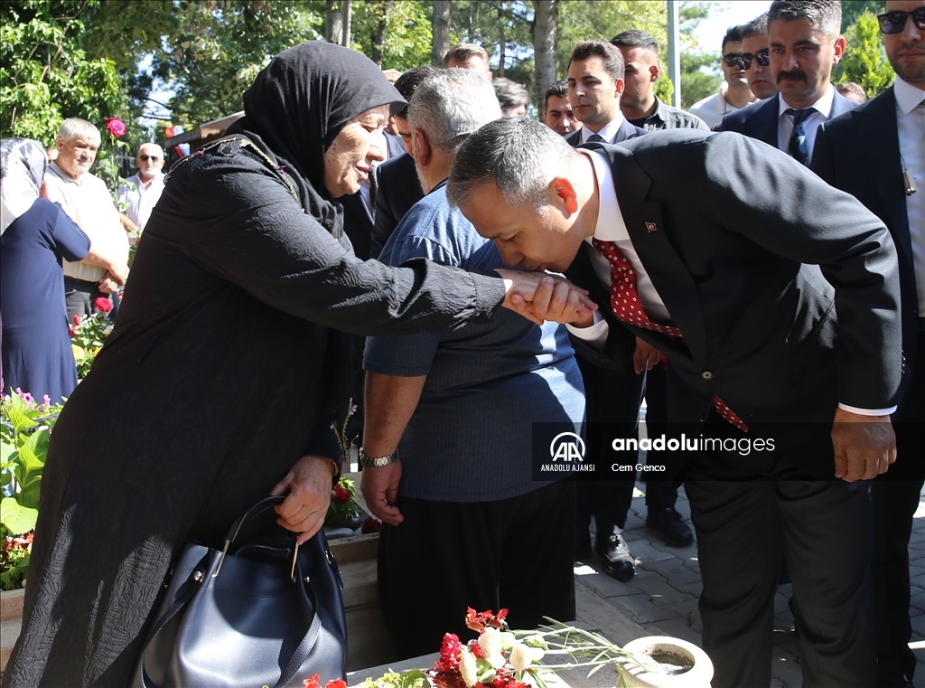 İçişleri Bakanı Yerlikaya, 15 Temmuz Şehitliği'ndeki anma törenine katıldı