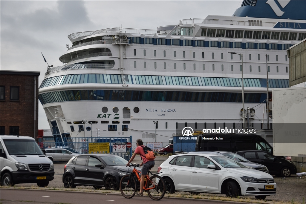 Rotterdam'da bir turist feribotu mülteciler için geçici konaklama alanına dönüştürüldü