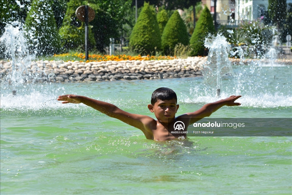 Antalya'da sıcak hava bunaltıyor