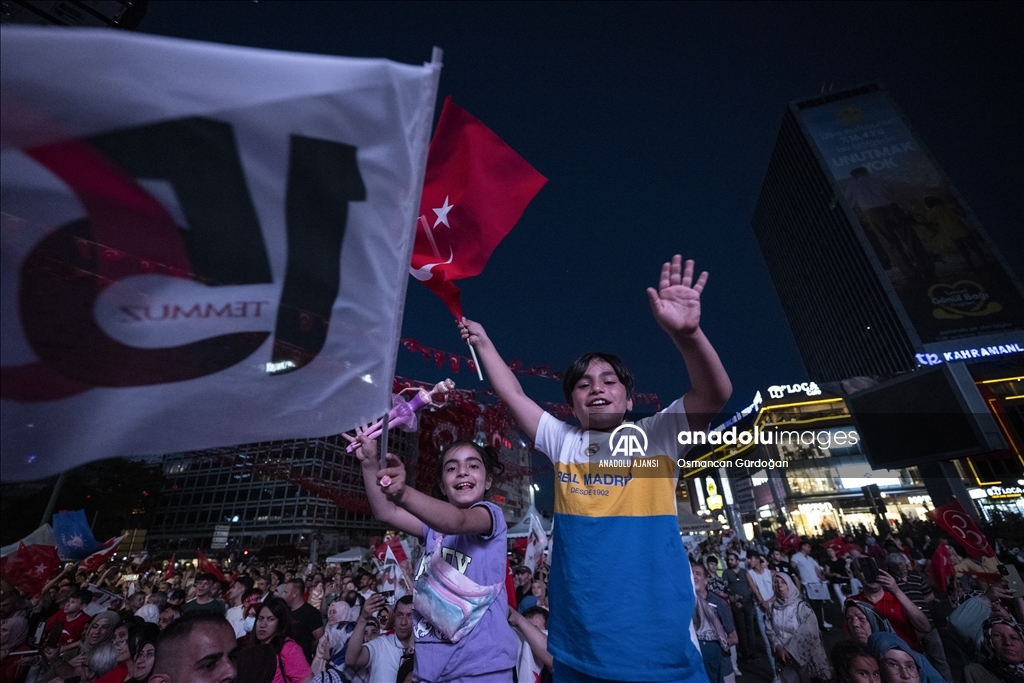 15 Temmuz Kızılay Milli İrade Meydanı'nda "demokrasi nöbeti" tutuldu