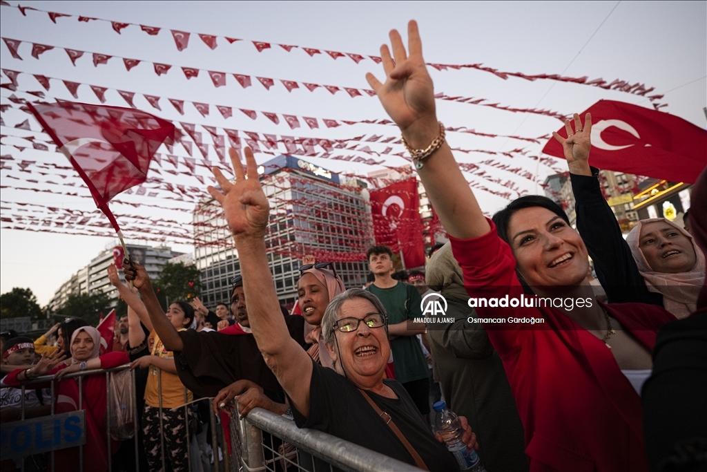 15 Temmuz Kızılay Milli İrade Meydanı'nda "demokrasi nöbeti" tutuldu