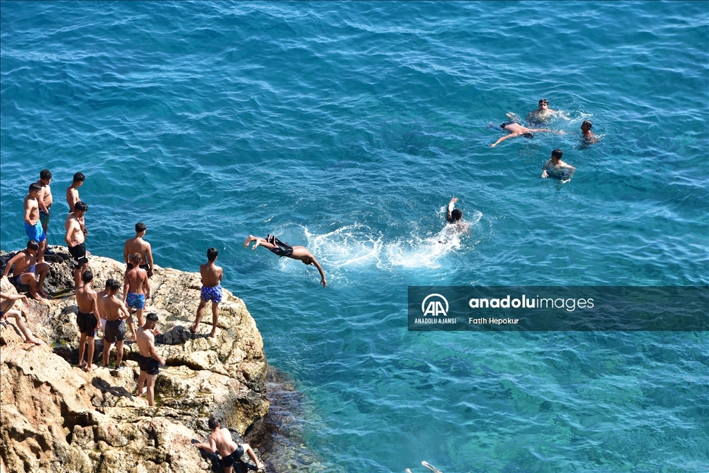 Antalya'da sıcak hava bunaltıyor