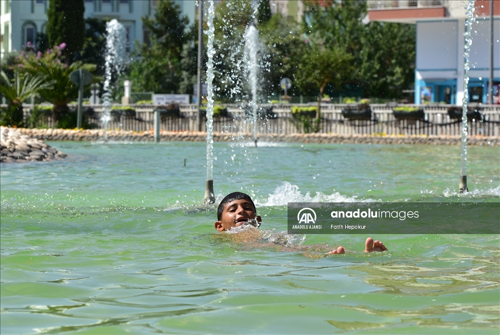 Antalya'da sıcak hava bunaltıyor
