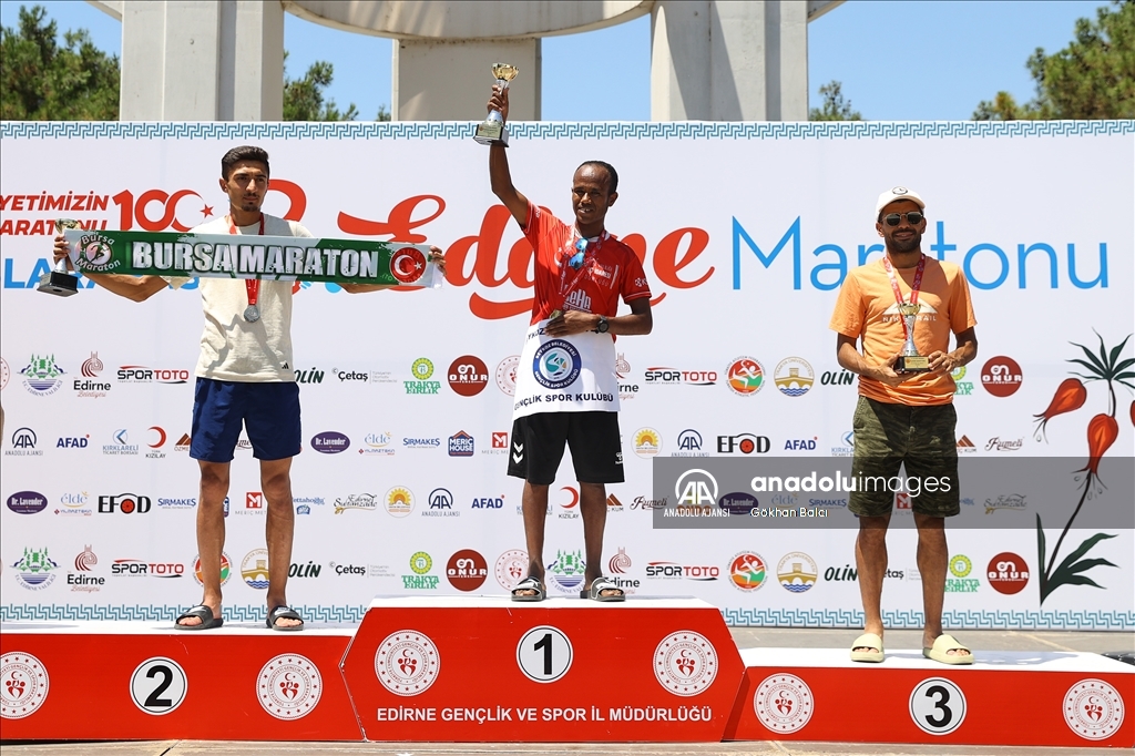 8. Uluslararası Edirne Maratonu'nda dereceye giren sporculara ödülleri verildi