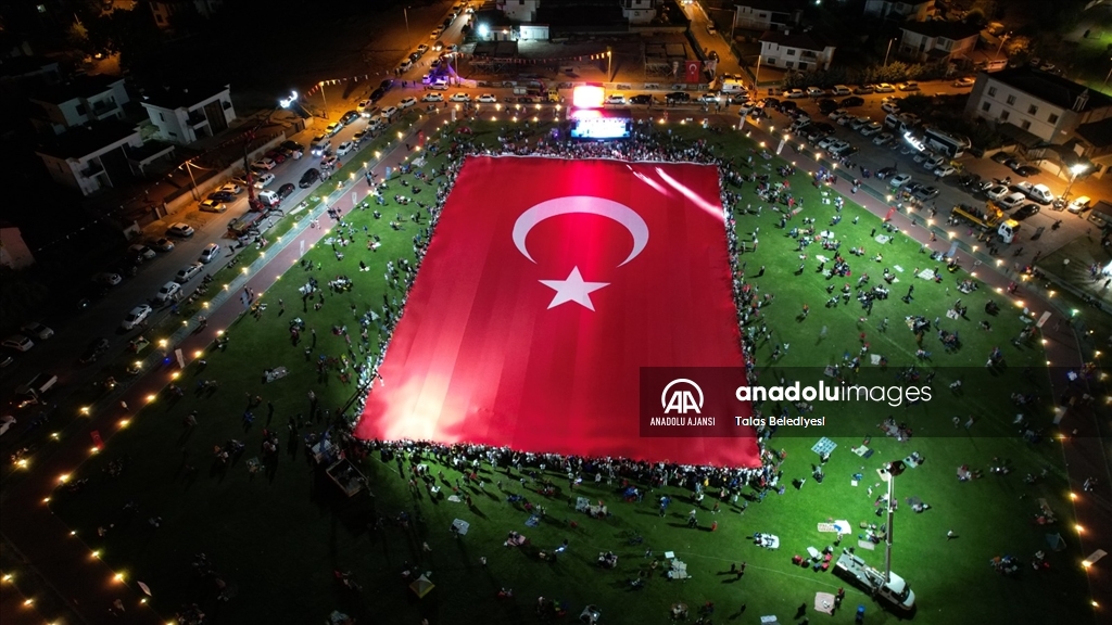 Kayseri'de dev Türk bayrağı açıldı