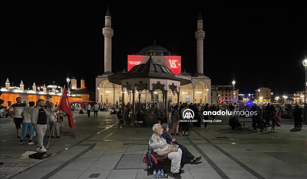 Konya'da demokrasi nöbeti tutuldu