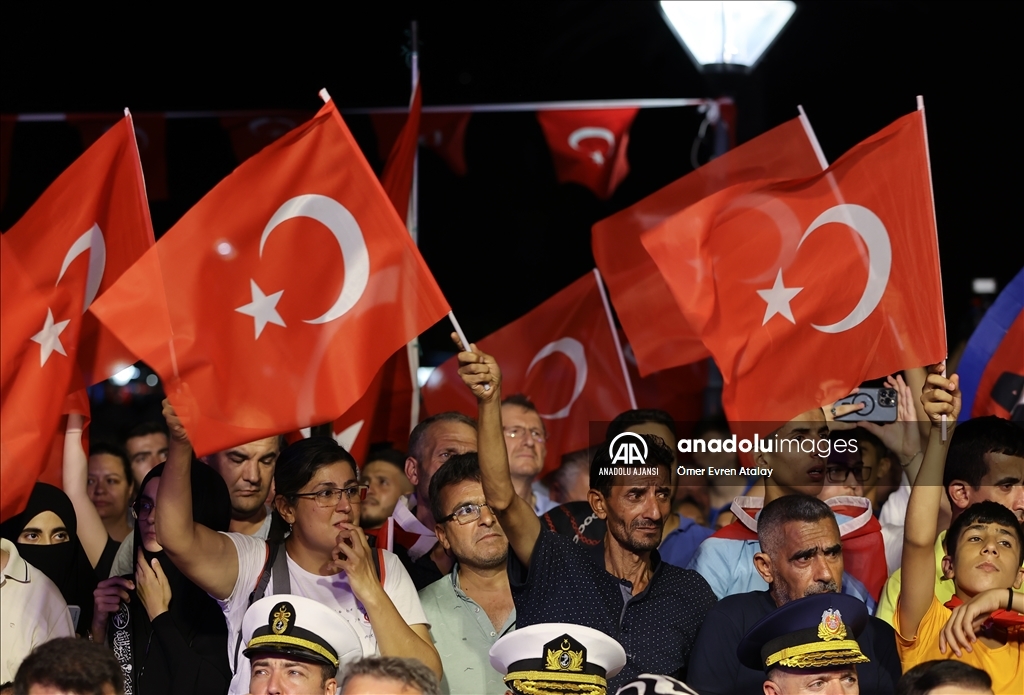 İzmir'de 15 Temmuz Demokrasi ve Milli Birlik Günü kutlandı