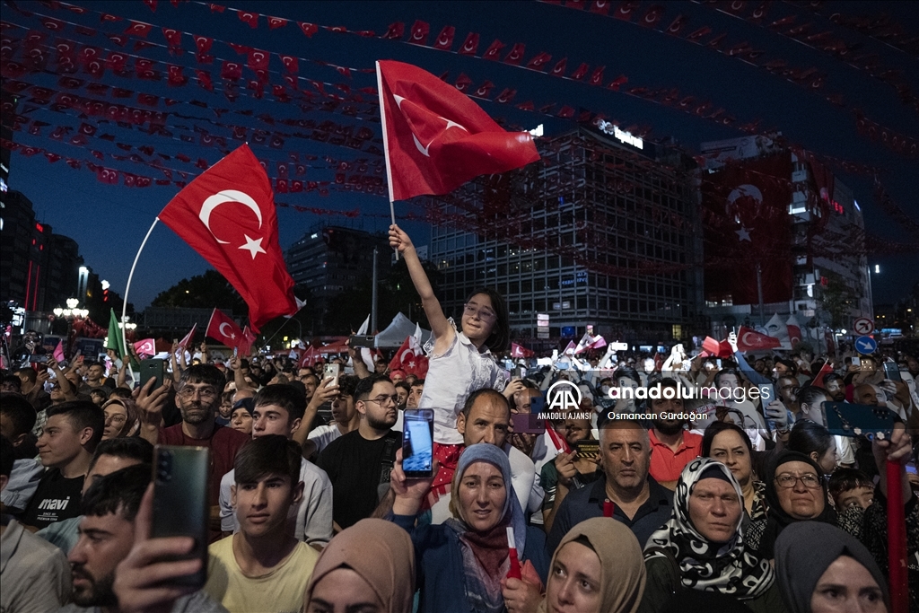 15 Temmuz Kızılay Milli İrade Meydanı'nda "demokrasi nöbeti" tutuldu