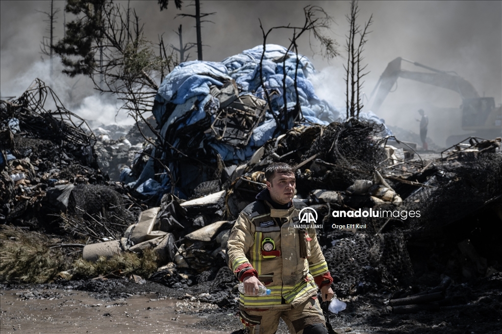 Ankara'da yatak fabrikasında yangın çıktı