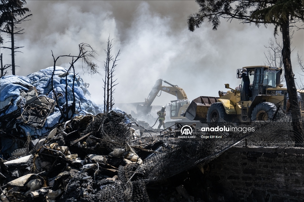 Ankara'da yatak fabrikasında yangın çıktı
