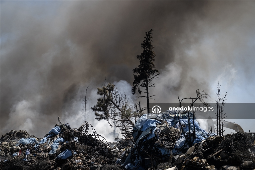 Ankara'da yatak fabrikasında yangın çıktı