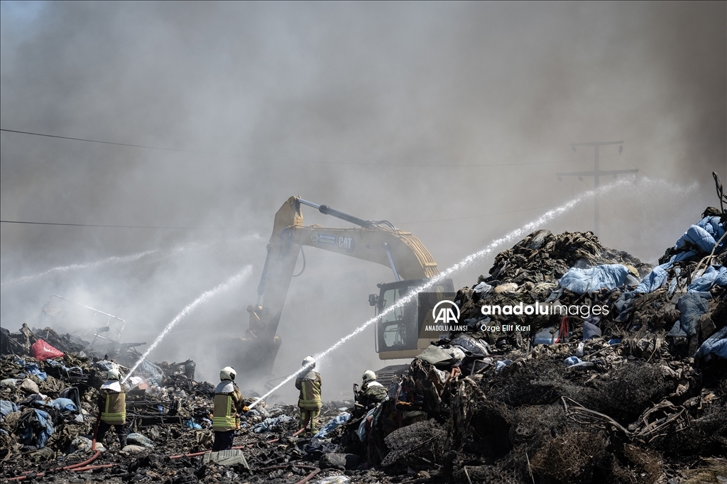 Ankara'da yatak fabrikasında yangın çıktı
