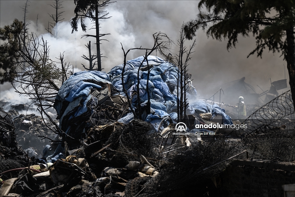 Ankara'da yatak fabrikasında yangın çıktı