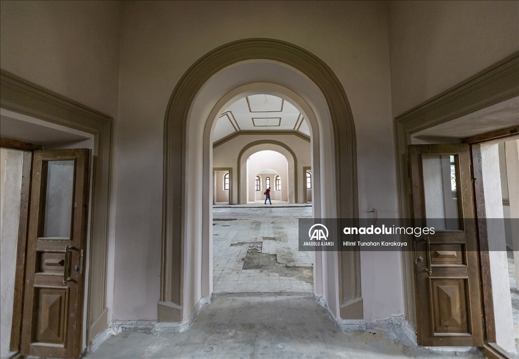 Erzurum'daki tarihi kilise eski resimlerine bakılarak aslına uygun restore edildi