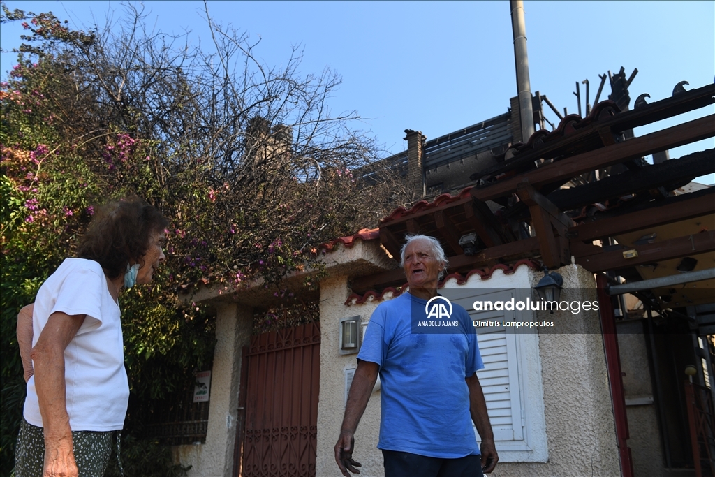 Yunanistan'daki orman yangının yerleşim yerlerindeki izleri