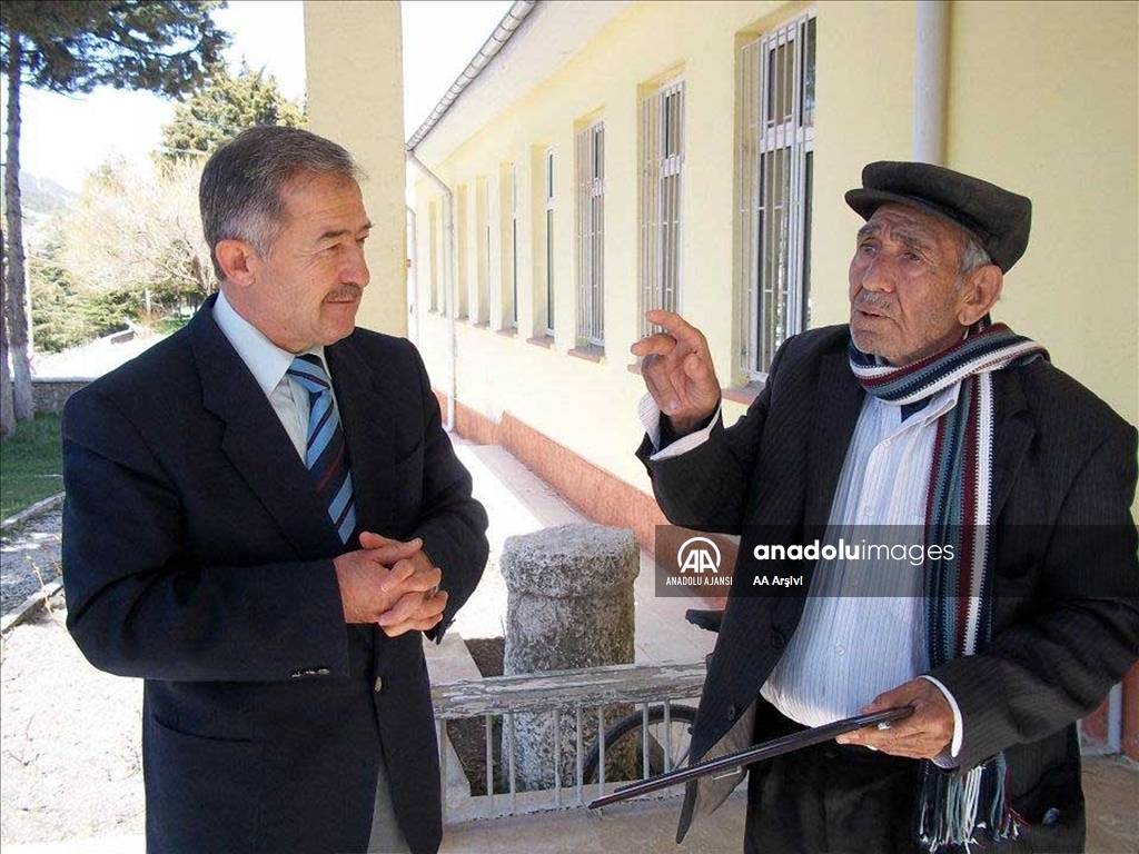 ''Yaşayan İnsan Hazinesi'' Hayri Dev, okuma yazma kursunu tamamladı