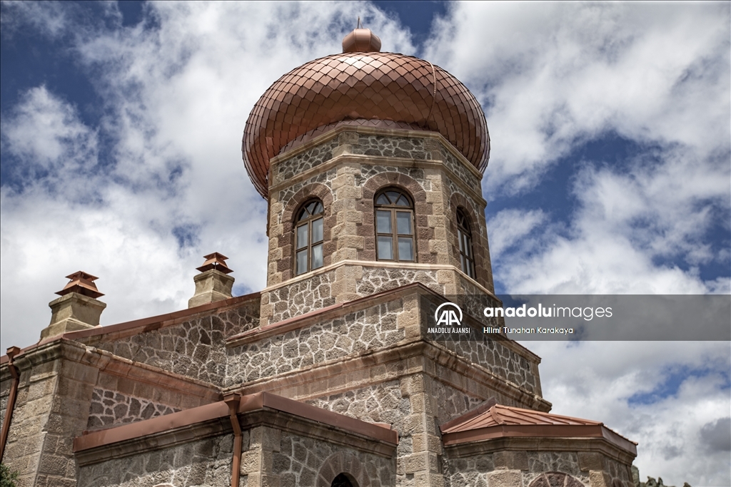 Erzurum'daki tarihi kilise eski resimlerine bakılarak aslına uygun restore edildi