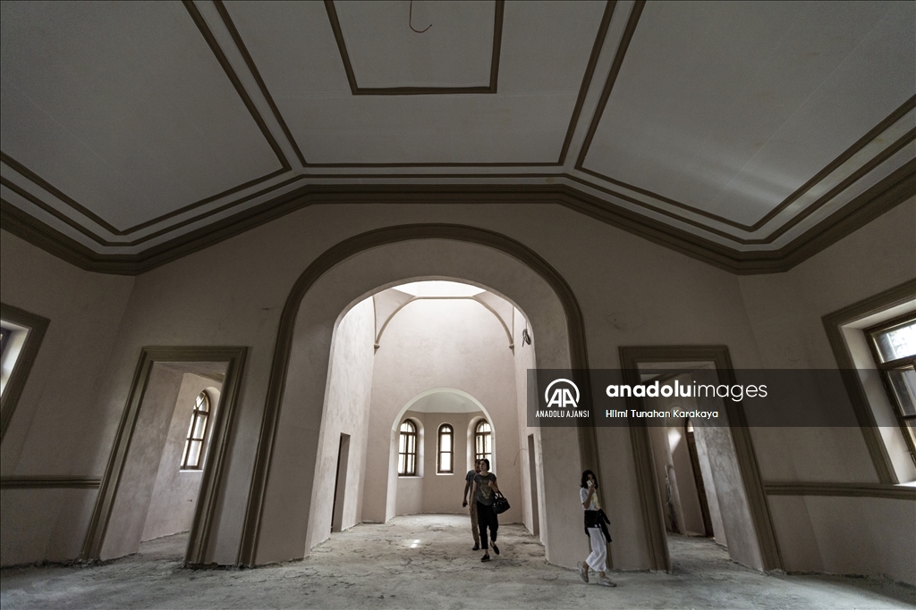 Erzurum'daki tarihi kilise eski resimlerine bakılarak aslına uygun restore edildi