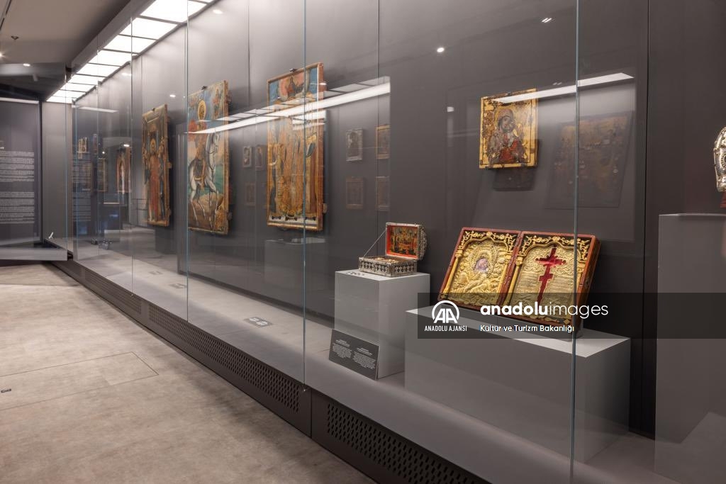 Sultanahmet Meydanı'ndaki eski Defter-i Hakani binası Ayasofya Müzesi oldu