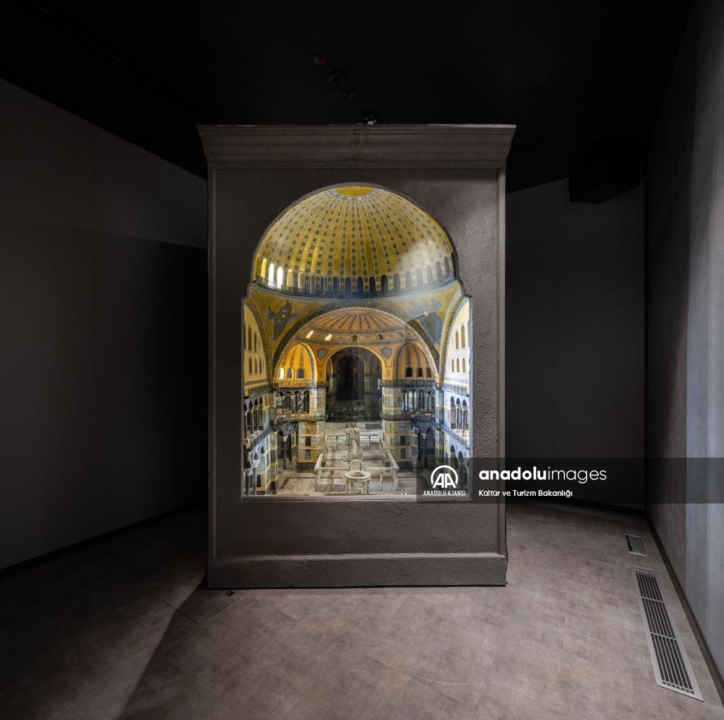 Sultanahmet Meydanı'ndaki eski Defter-i Hakani binası Ayasofya Müzesi oldu