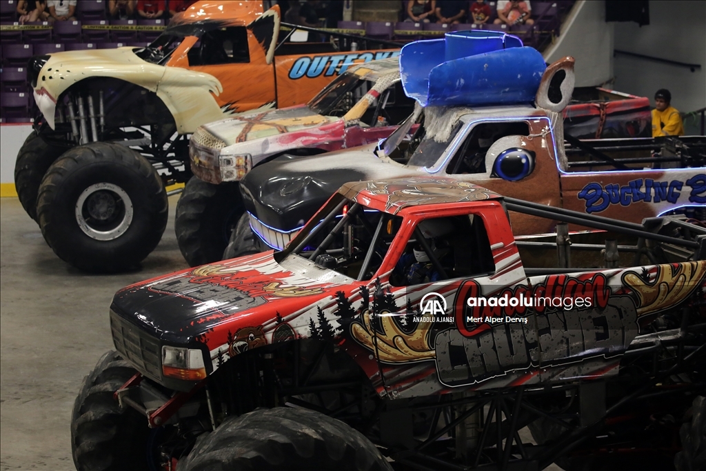 Kanada'da "Canavar Kamyon" gösterisi