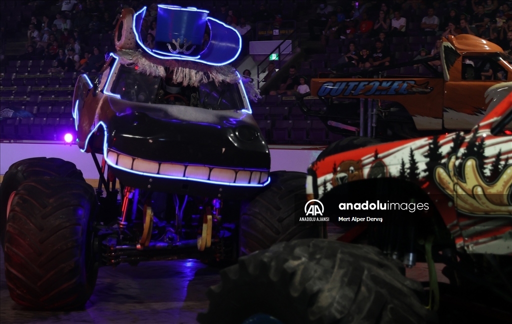 Kanada'da "Canavar Kamyon" gösterisi