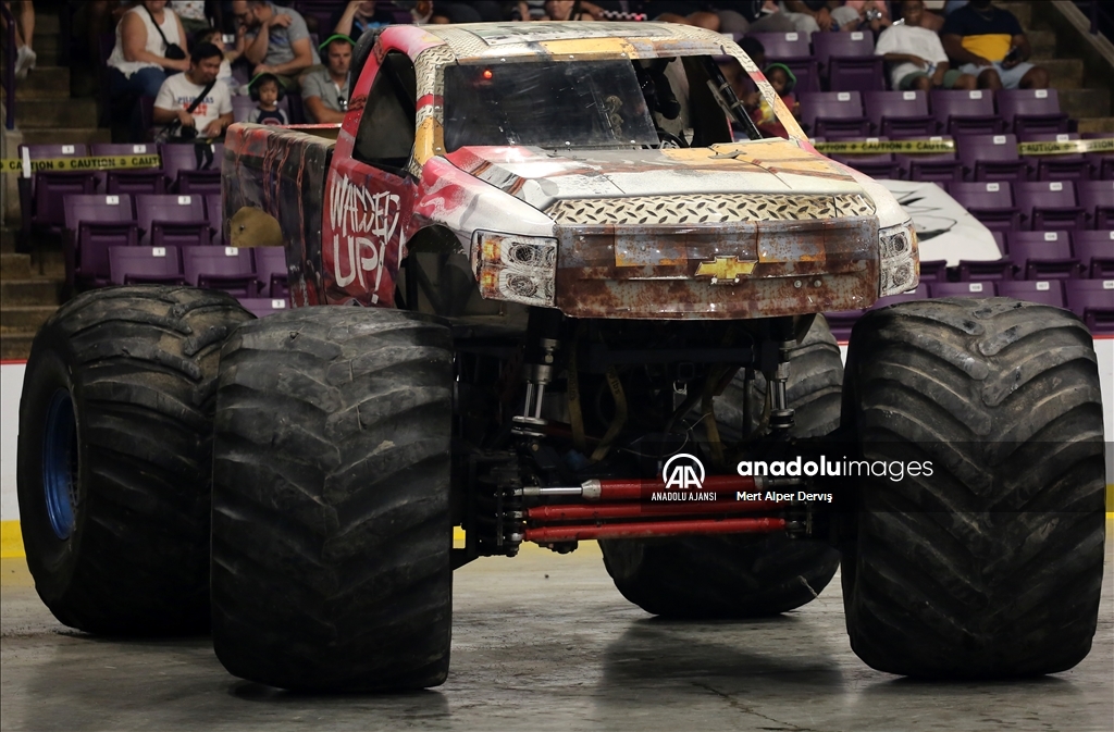 Kanada'da "Canavar Kamyon" gösterisi