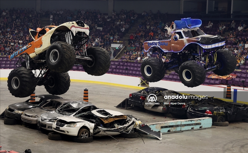 Kanada'da "Canavar Kamyon" gösterisi