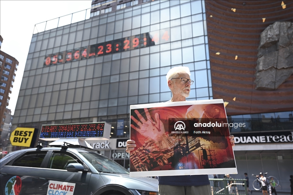 İklim Aktivistleri New York'ta düzenlenen ''İklim Saati'' etkinliğinde bir araya geldi