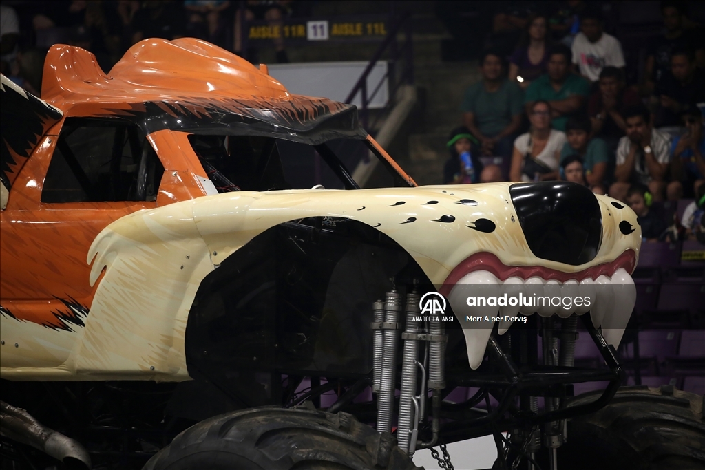 Kanada'da "Canavar Kamyon" gösterisi