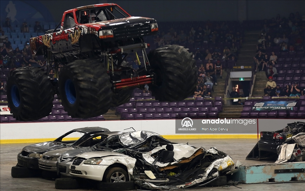 Kanada'da "Canavar Kamyon" gösterisi