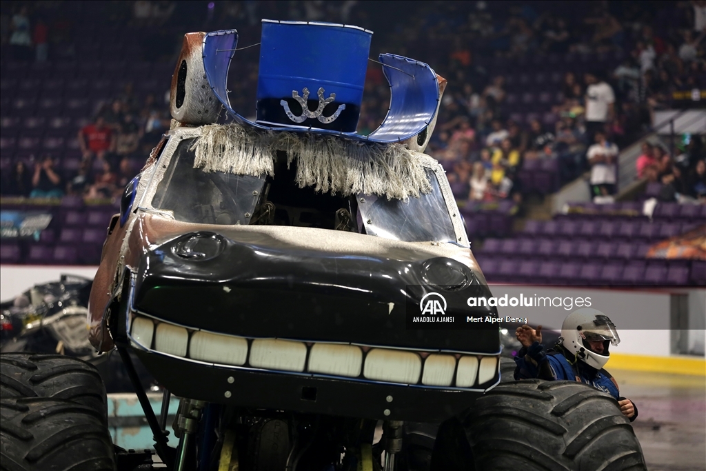 Kanada'da "Canavar Kamyon" gösterisi