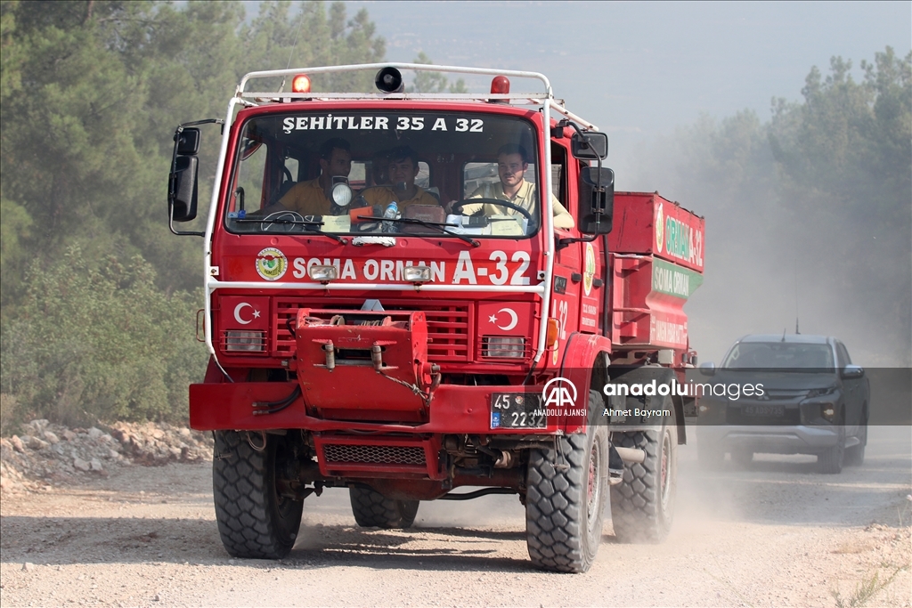 Manisa'nın Saruhanlı ilçesinde orman yangını çıktı