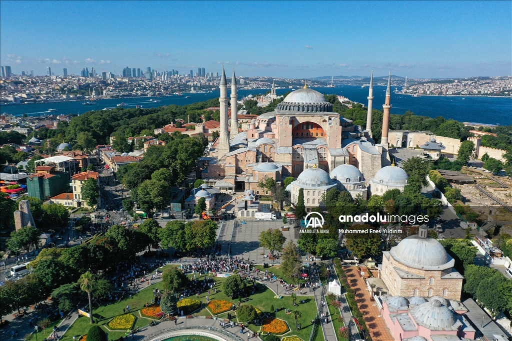 Ayasofya-i Kebir Cami-i Şerifi'nde 86 yıl sonra ilk cuma namazı kılındı