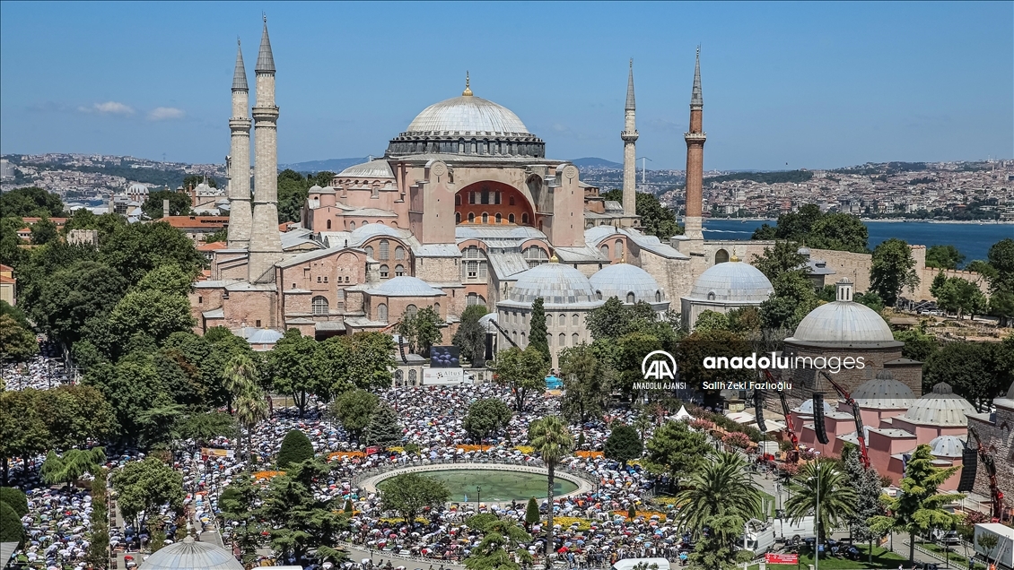 Ayasofya-i Kebir Cami-i Şerifi'nde 86 yıl sonra ilk cuma namazı kılındı