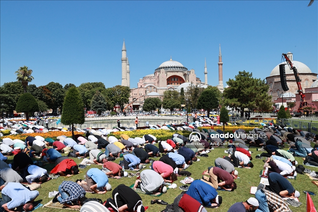 Ayasofya-i Kebir Cami-i Şerifi'nde 86 yıl sonra ilk cuma namazı kılındı