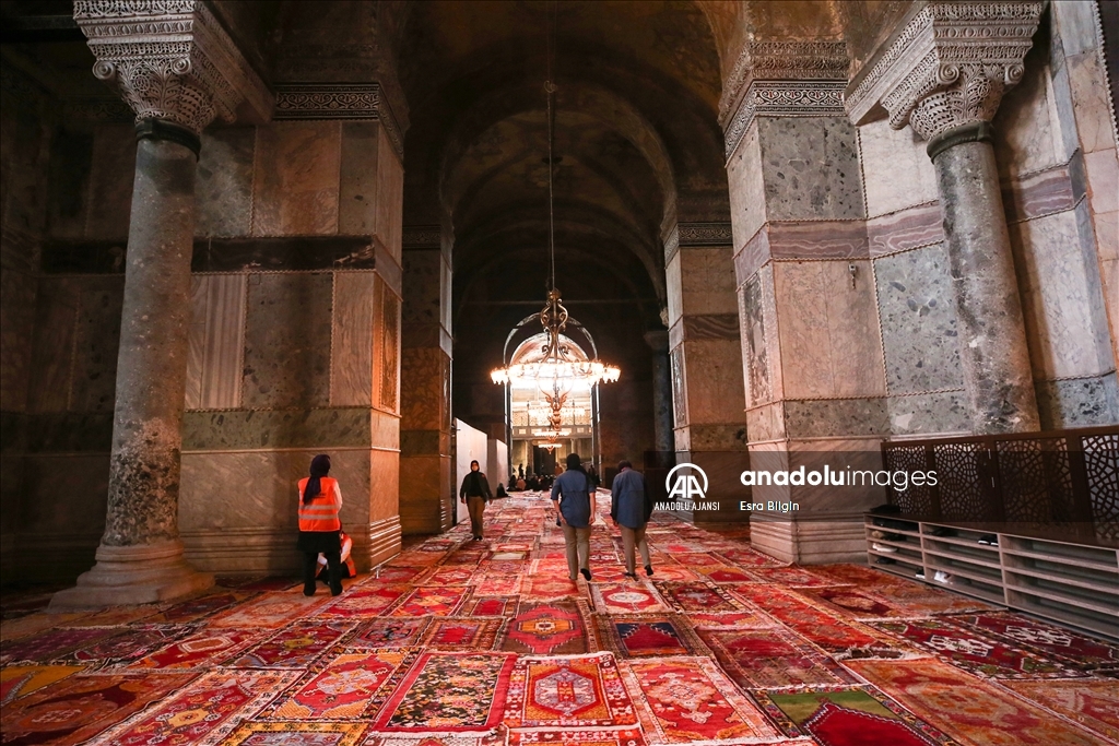 Ayasofya-i Kebir Cami-i Şerifi'nde 86 yıl sonra ilk cuma namazı kılındı