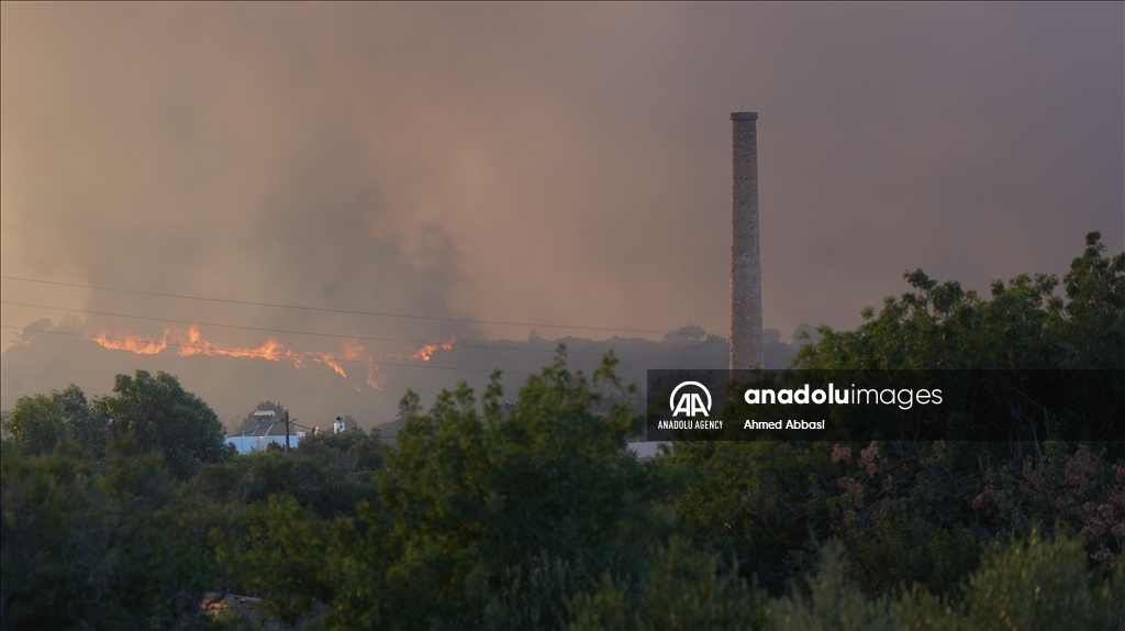 Greece continues fight against wildfires on islands of Rhodes