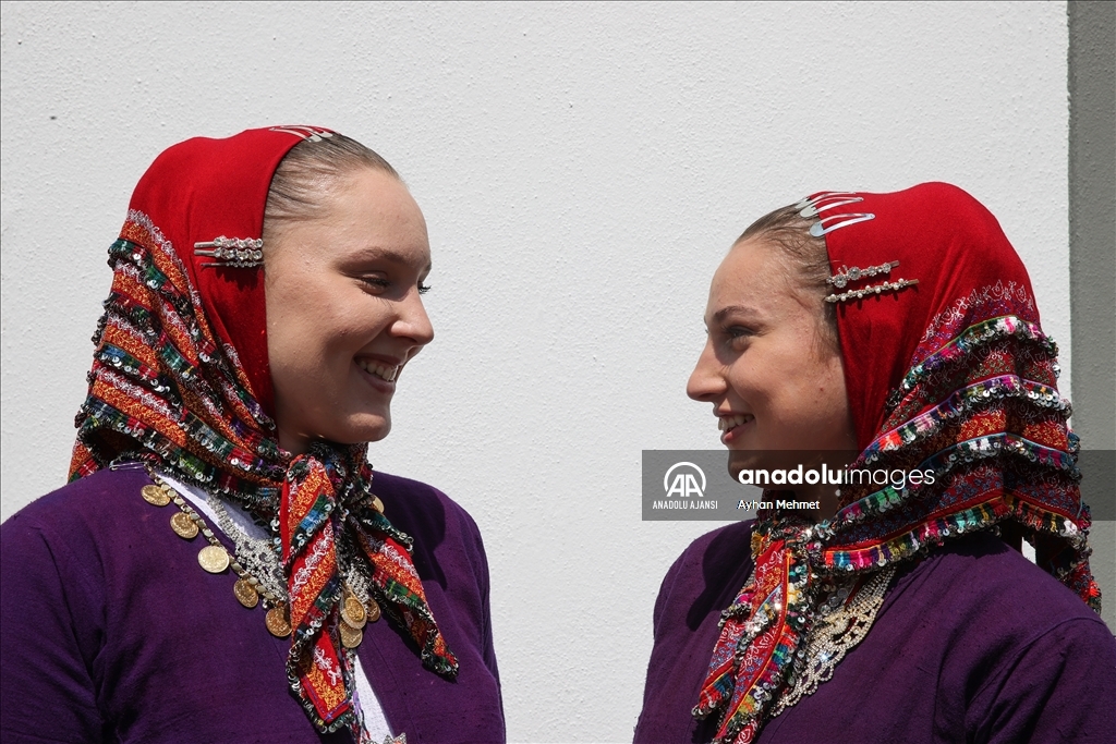 Batı Trakya'da Türk kadınları, Osmanlı döneminden kalma kıyafetleri yaşatmaya çalışıyor