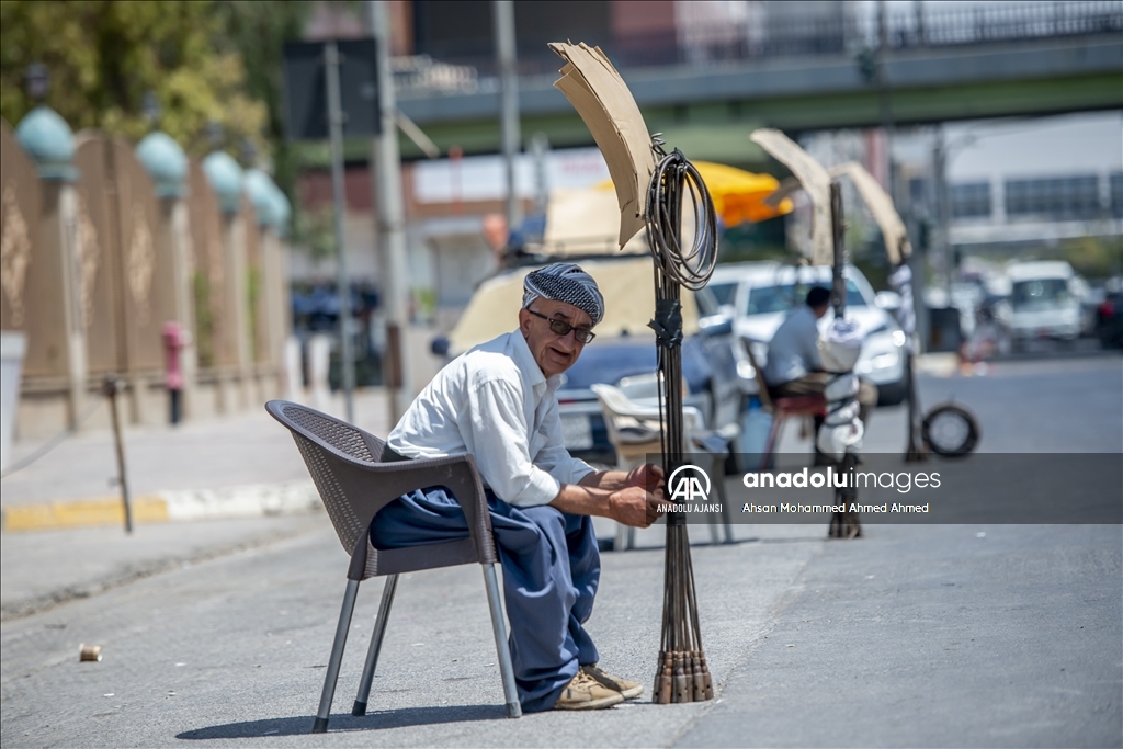 Erbil'de gündelik işçiler 45 dereceyi aşan kavurucu sıcaklarda ekmek parası peşinde koşuyor