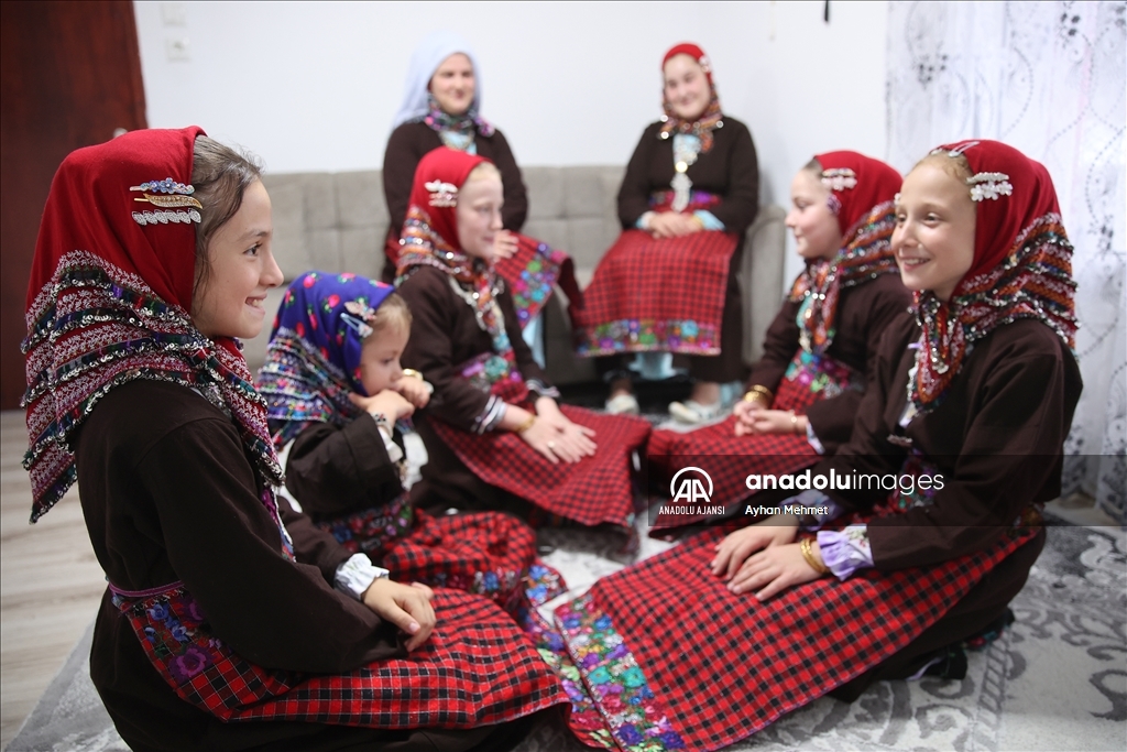 Batı Trakya'da Türk kadınları, Osmanlı döneminden kalma kıyafetleri yaşatmaya çalışıyor