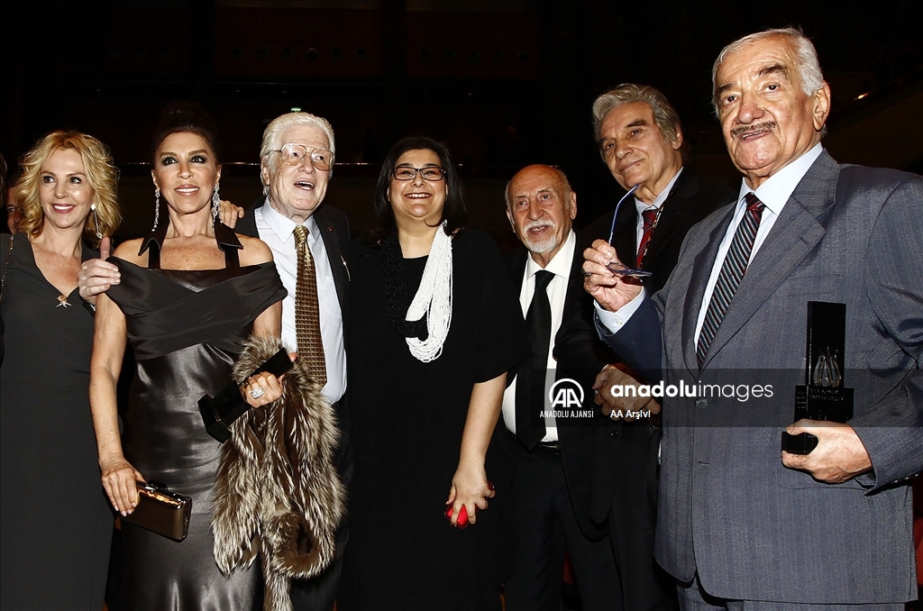 Usta senarist Safa Önal hayatını kaybetti