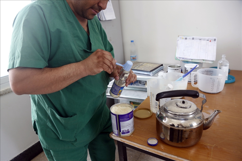 Yemeni children suffering from malnutrition are treated at Sabeen Hospital  